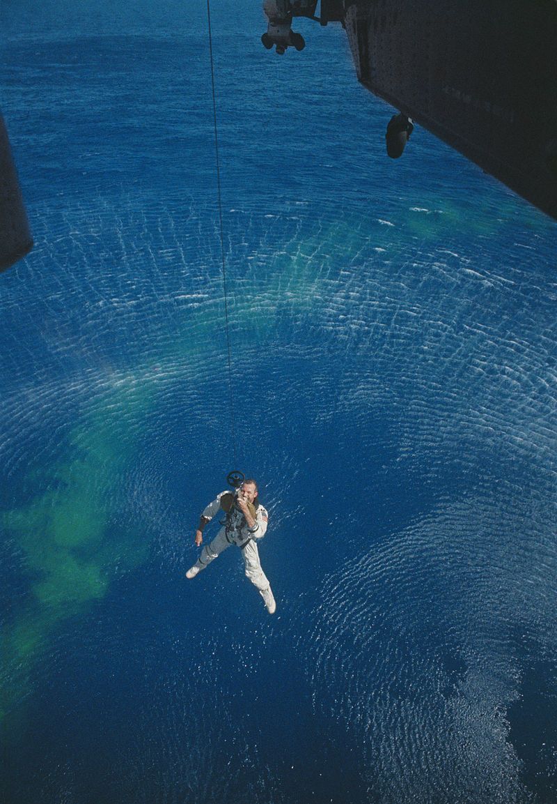 Gordon Cooper being recovered by a helicopter during Gemini 5