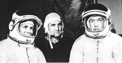 Soyuz 5 cosmonauts before launch 