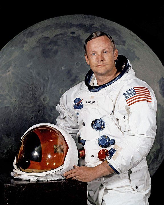 neil armstrong posing for his apollo 11 wss portrait